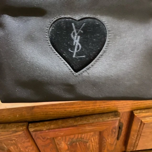 Yves Saint Laurent PARFUMS Black Heart Logo Women's Bag - Picture 3 of 6